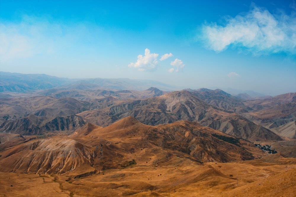 Kösedağı'na tırmanan dağcılar "Karabağ Azerbaycan'ındır" pankartı açtı