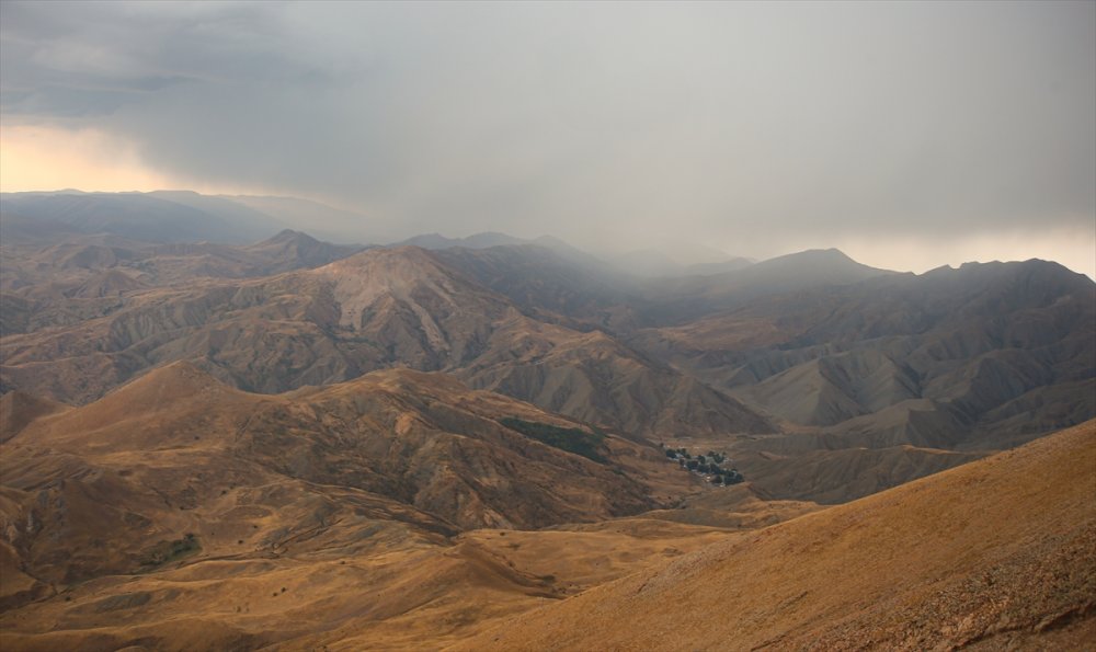 Kösedağı'na tırmanan dağcılar "Karabağ Azerbaycan'ındır" pankartı açtı