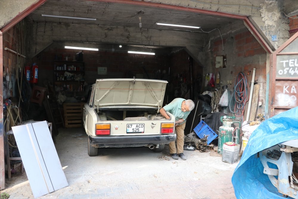 73 yaşındaki kaportacı çalışmaya devam ediyor