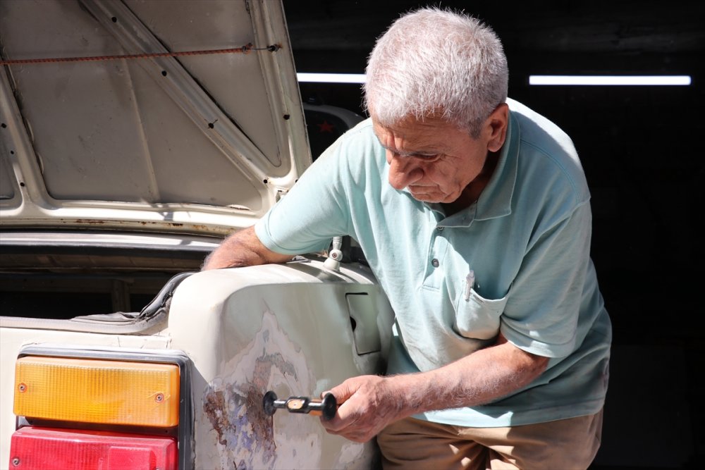 73 yaşındaki kaportacı çalışmaya devam ediyor