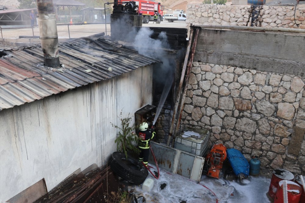 Asfalt şantiyesinde çıkan yangın söndürüldü