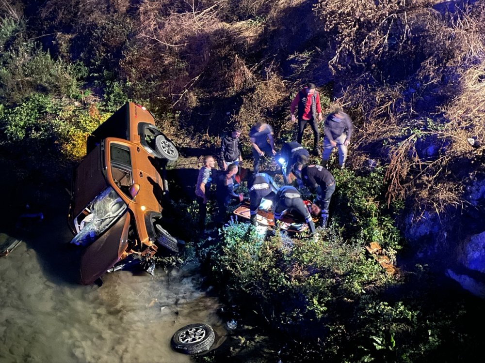 Bolu'da dereye düşen pikapta bulunan 1 kişi öldü, 3 kişi yaralandı