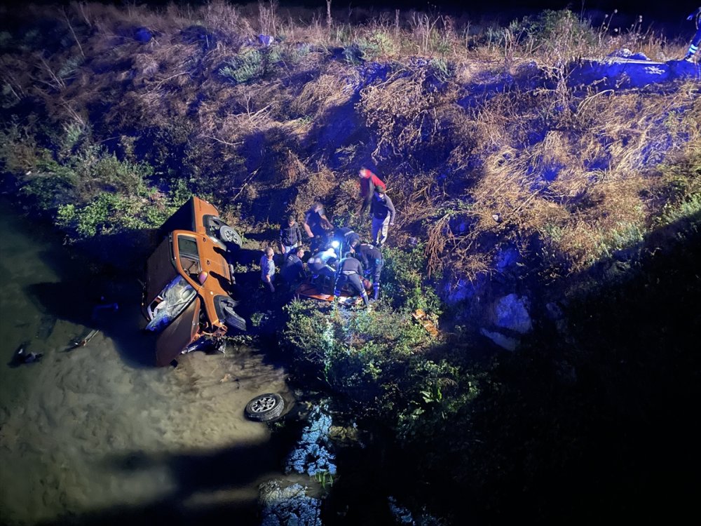 Bolu'da dereye düşen pikapta bulunan 1 kişi öldü, 3 kişi yaralandı