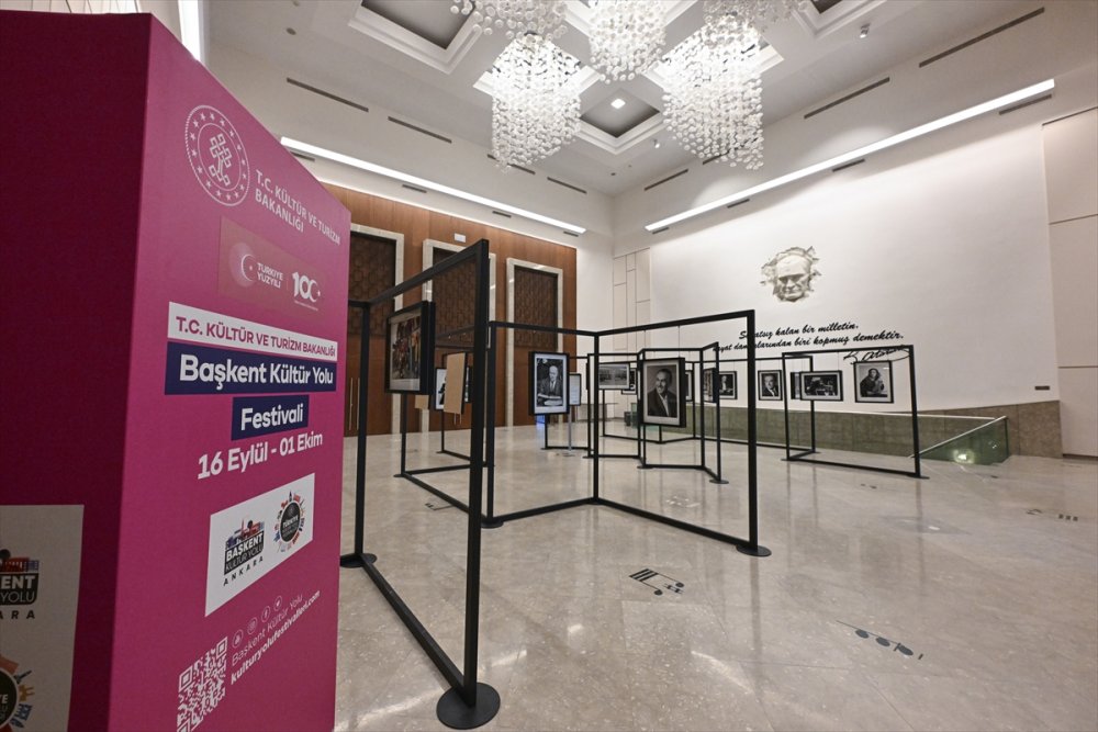 Ozan Sağdıç'ın Ankara temalı fotoğraf sergisi açıldı