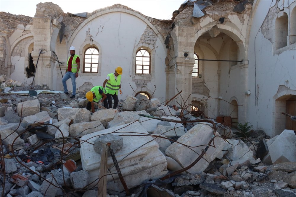 Depremlerde yıkılan tarihi Ulu Cami, restore ediliyor