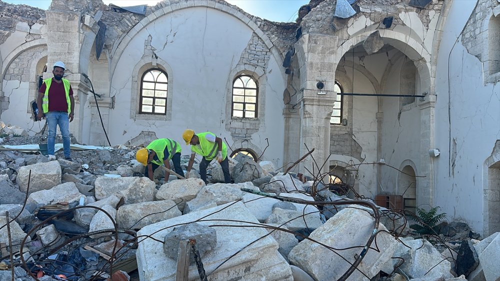 Depremlerde yıkılan tarihi Ulu Cami, restore ediliyor