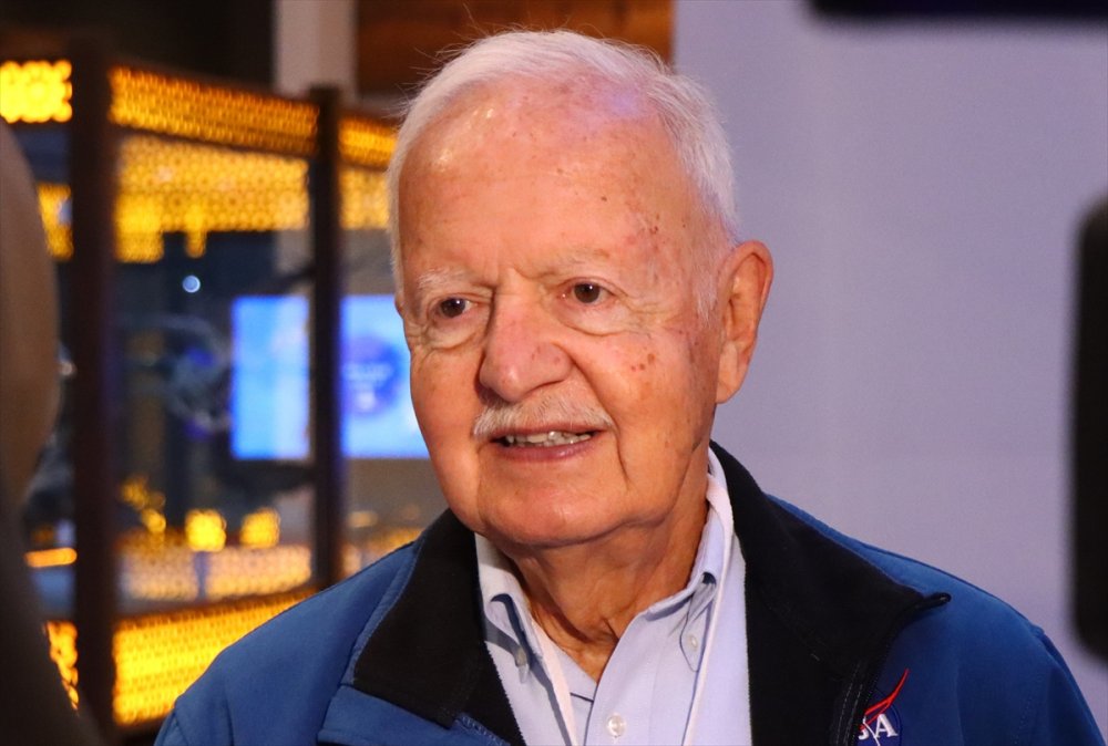 NASA'dan emekli astronot Bartoe: Dünya'ya baktığımda ilk tepkim, ona uzanma ve sarılma isteğiydi