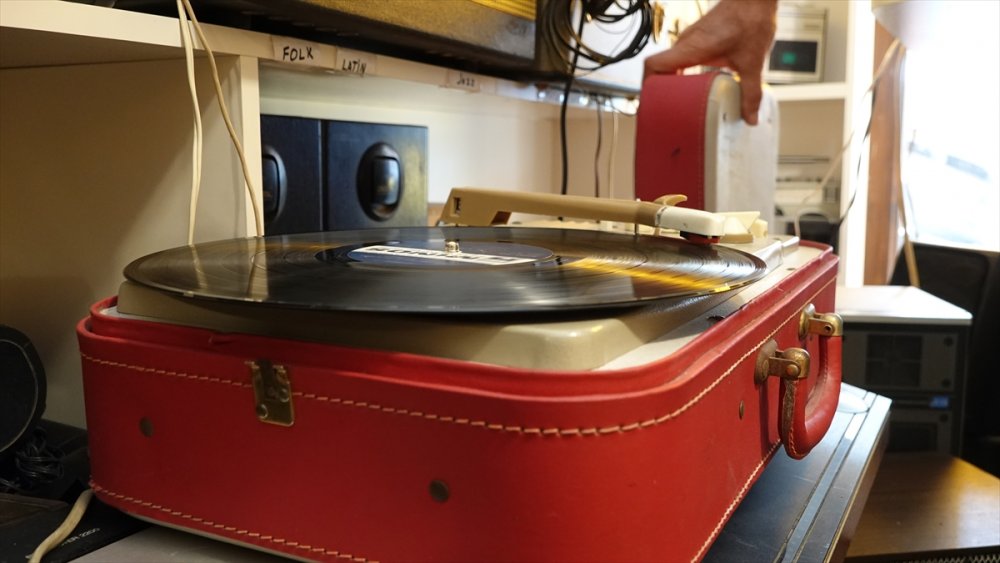 Çanakkaleli Sayın usta 47 yıldır pikapları tamir ediyor