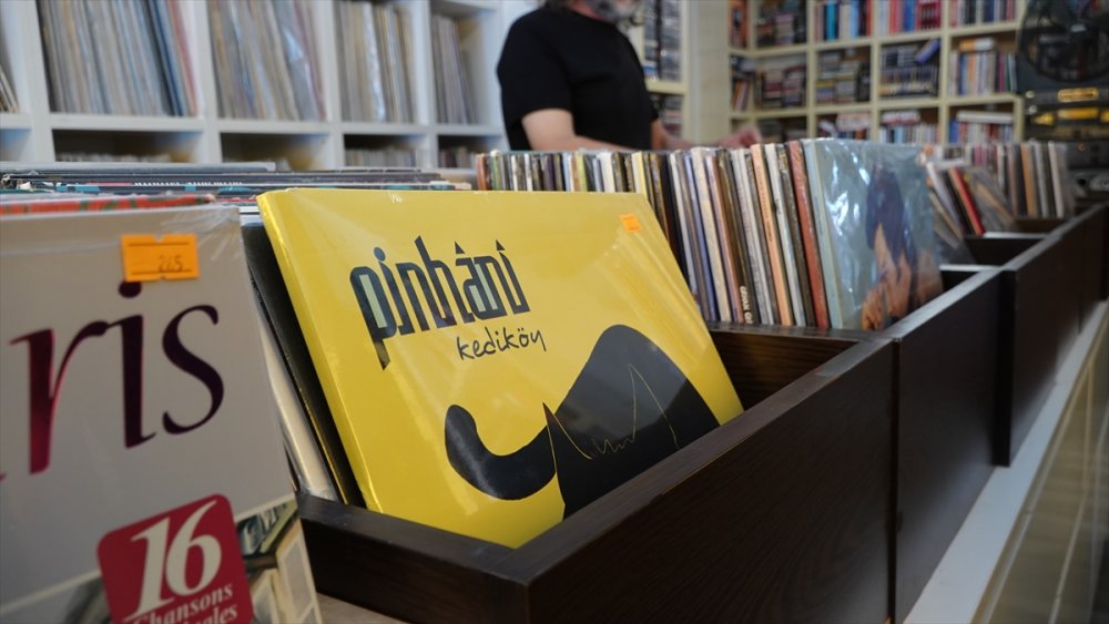 Çanakkaleli Sayın usta 47 yıldır pikapları tamir ediyor