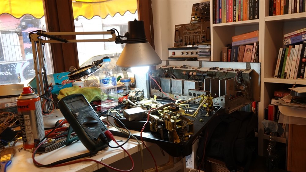 Çanakkaleli Sayın usta 47 yıldır pikapları tamir ediyor