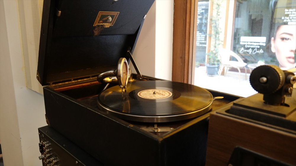 Çanakkaleli Sayın usta 47 yıldır pikapları tamir ediyor