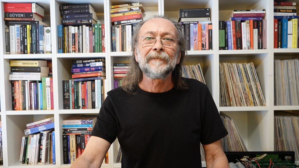 Çanakkaleli Sayın usta 47 yıldır pikapları tamir ediyor