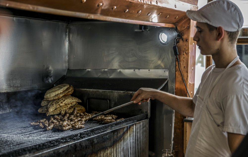 Geleneksel Bosna Hersek'in köftesi: "Çevapi"