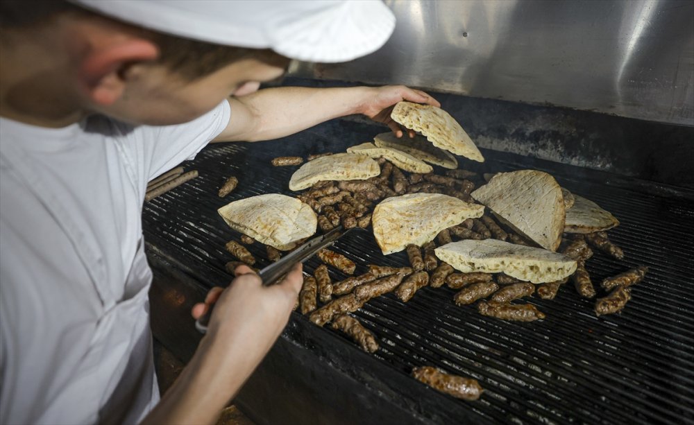 Geleneksel Bosna Hersek'in köftesi: "Çevapi"