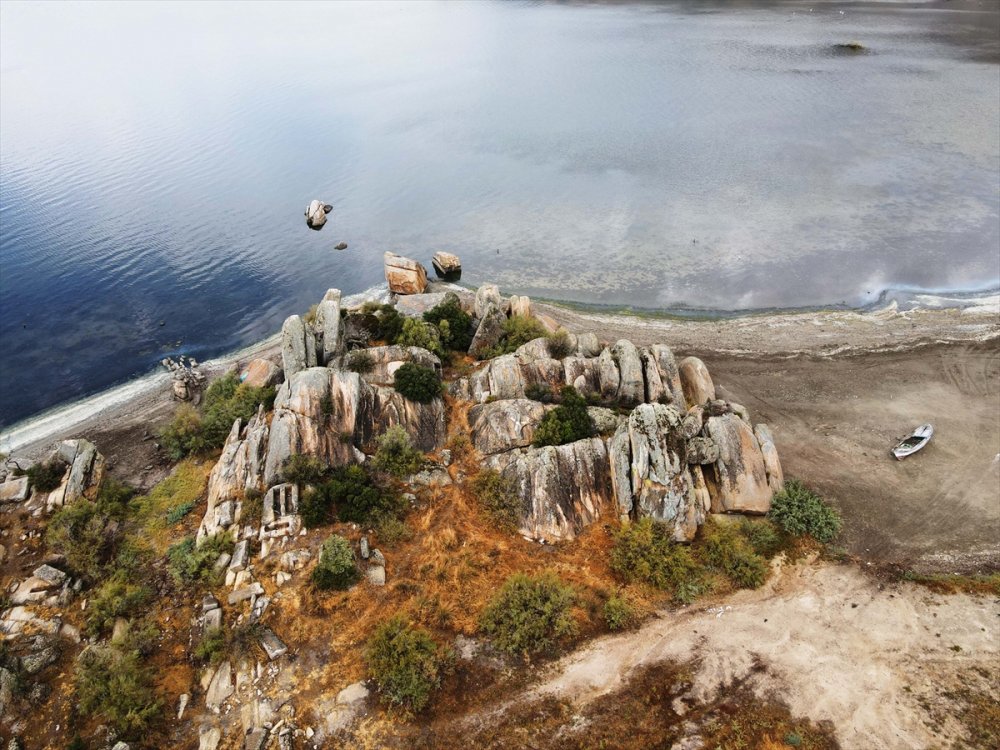 Kuş cenneti Bafa Gölü'nün suyu yaklaşık 20 metre çekildi