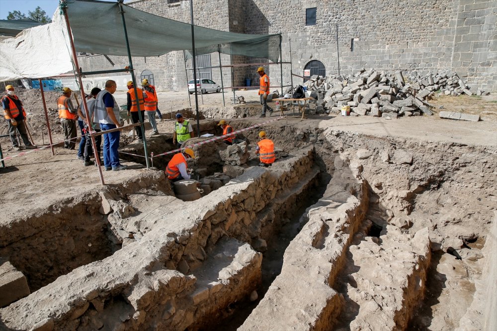 Amida Höyük'te Artuklu Sarayı'nın surlarının temeli ortaya çıkarılacak