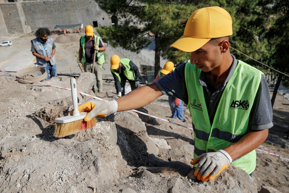 Amida Höyük'te Artuklu Sarayı'nın surlarının temeli ortaya çıkarılacak