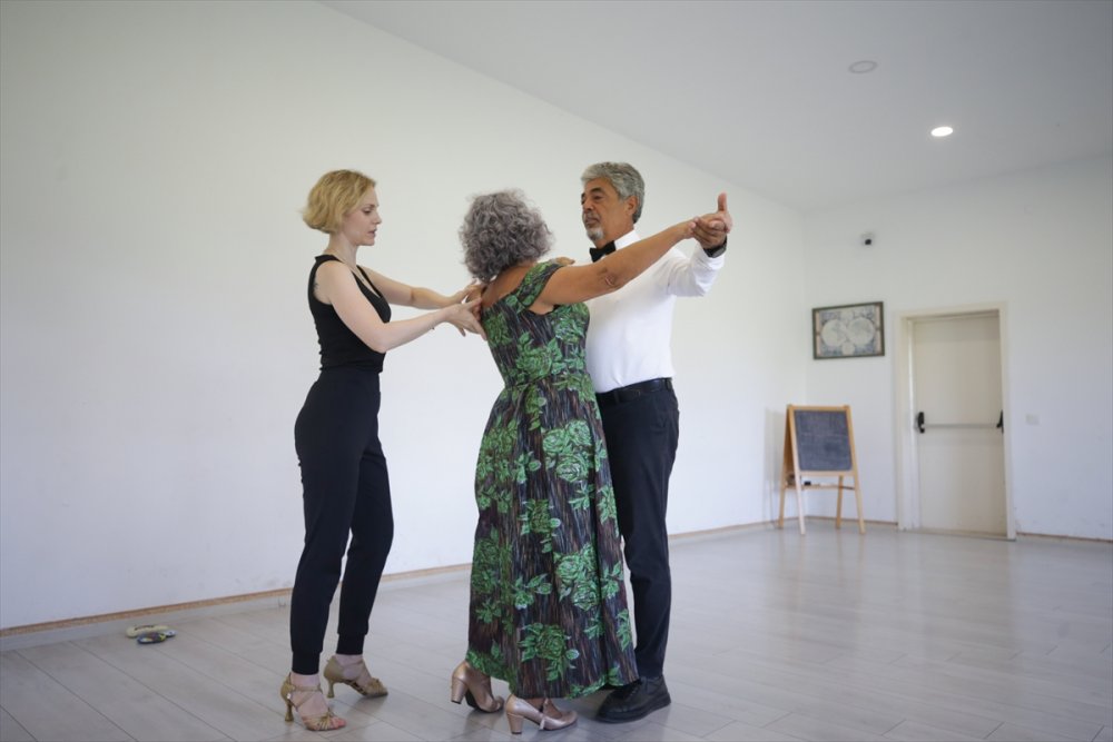Emekli öğretmen çiftin "Vals" tutkusu