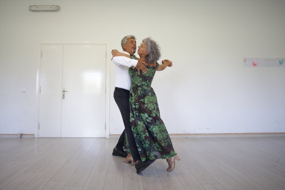 Emekli öğretmen çiftin "Vals" tutkusu