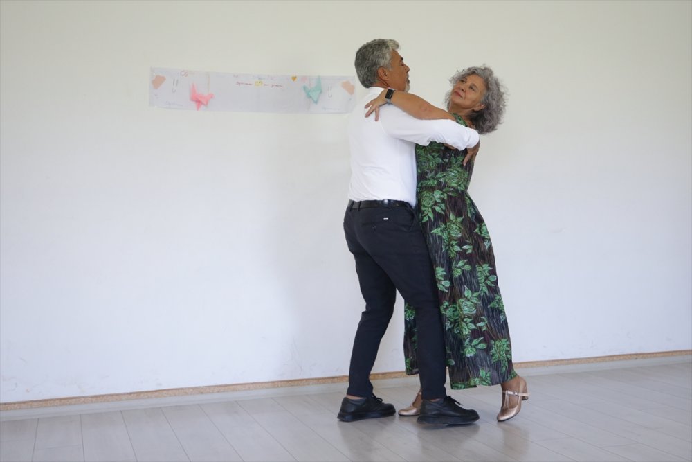 Emekli öğretmen çiftin "Vals" tutkusu