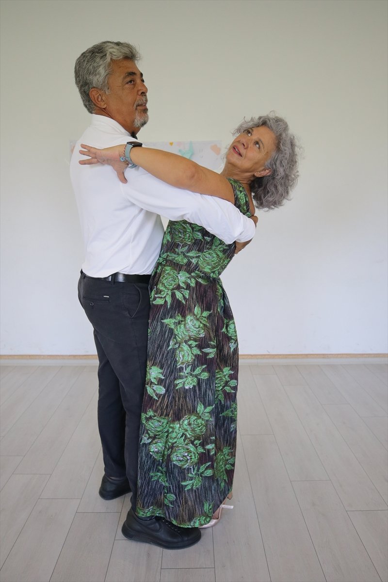 Emekli öğretmen çiftin "Vals" tutkusu