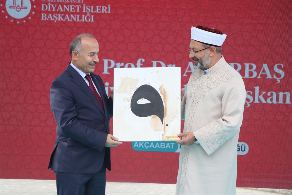 Diyanet İşleri Başkanı Erbaş, cami ve gençlik merkezi açılışına katıldı: