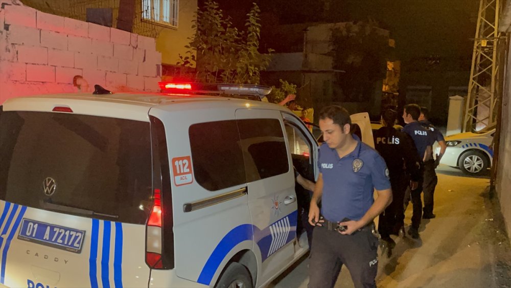 Adana'da otomobille polisten kaçmaya çalışan ehliyetsiz sürücü kovalamacayla yakalandı