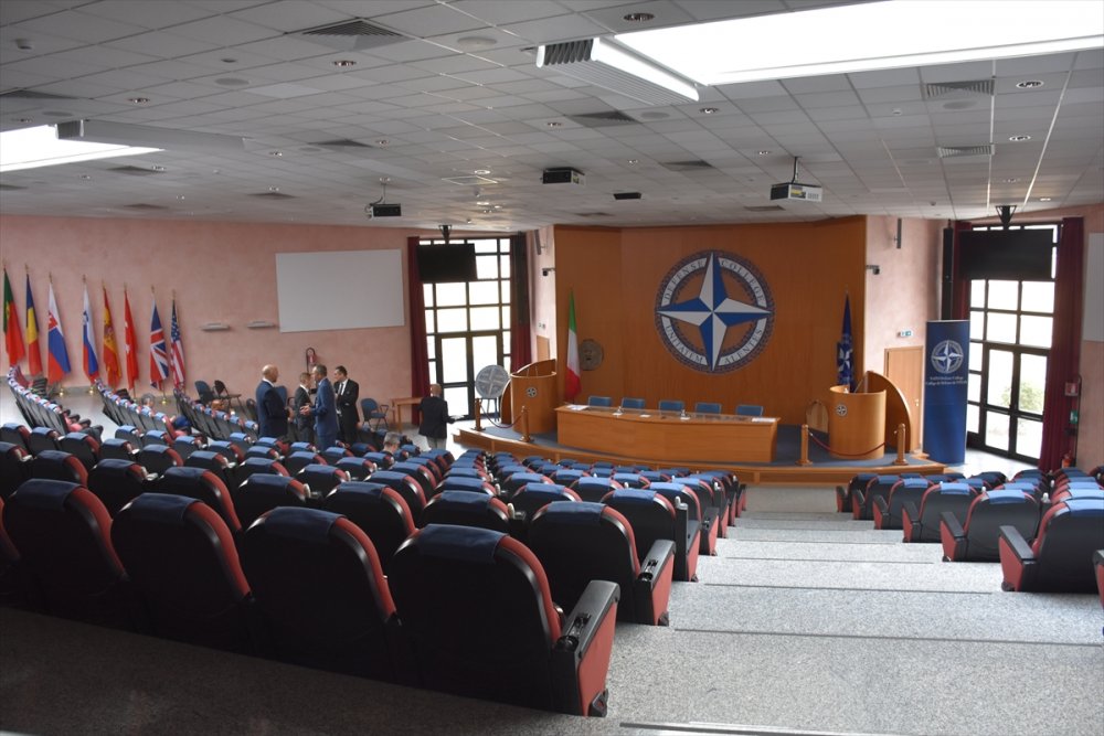 NATO Savunma Koleji, eğitim veriyor