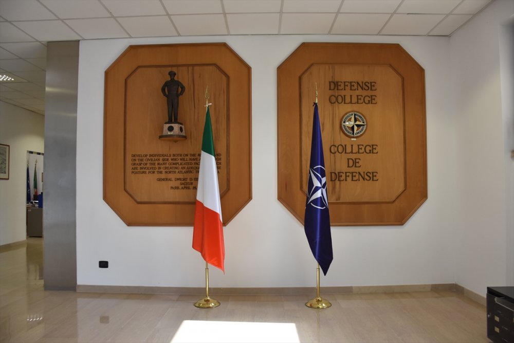 NATO Savunma Koleji, eğitim veriyor