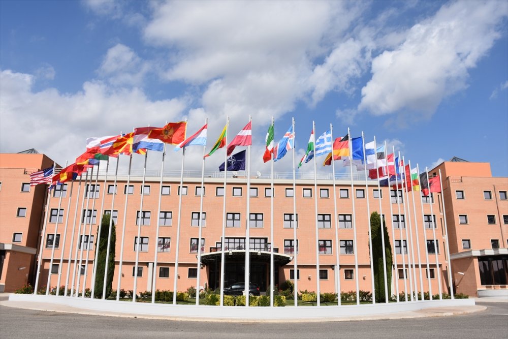 NATO Savunma Koleji, eğitim veriyor