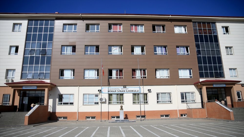 Kahramanmaraş'ta öğretmenin darbedilmesi güvenlik kamerasında