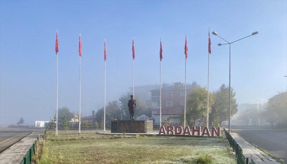 Ardahan'da sis ve buzlanma oldu