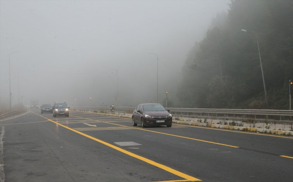 Bolu Dağı'nda sis görüş mesafesini düşürdü