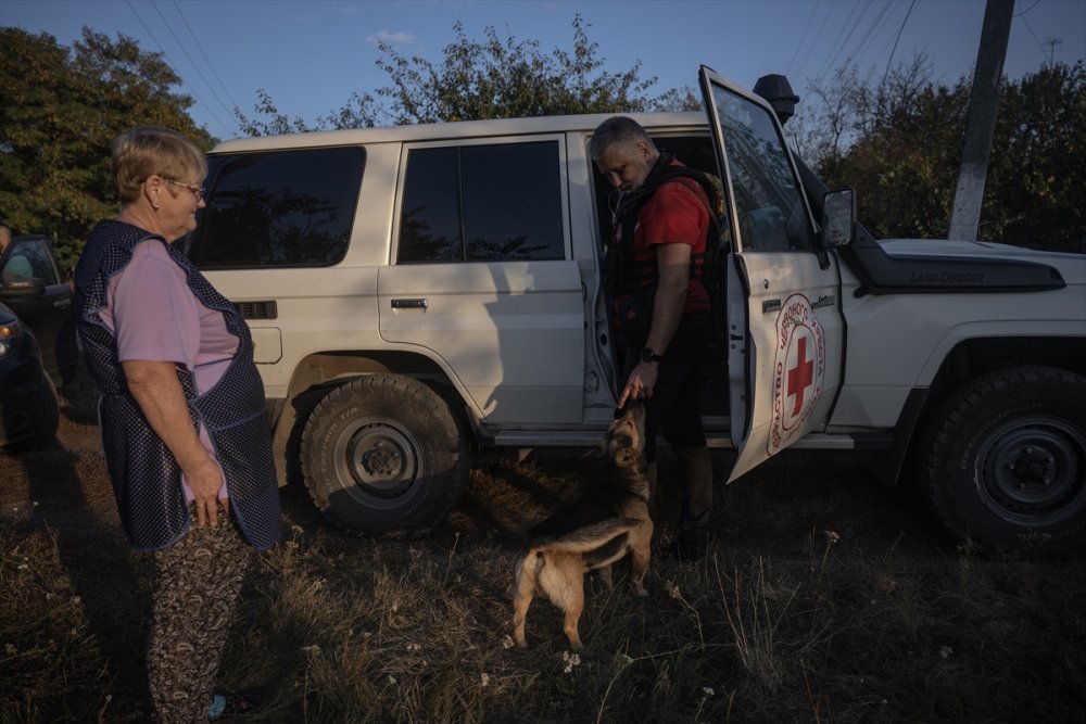 Saldırıya uğrayan siviller tahliye ediliyor