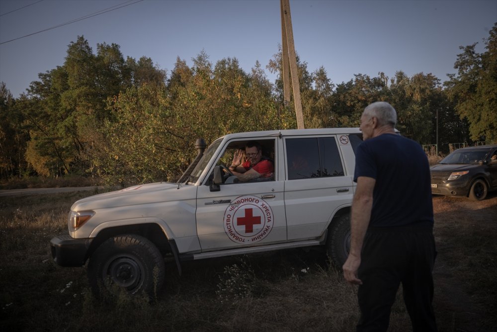 Saldırıya uğrayan siviller tahliye ediliyor