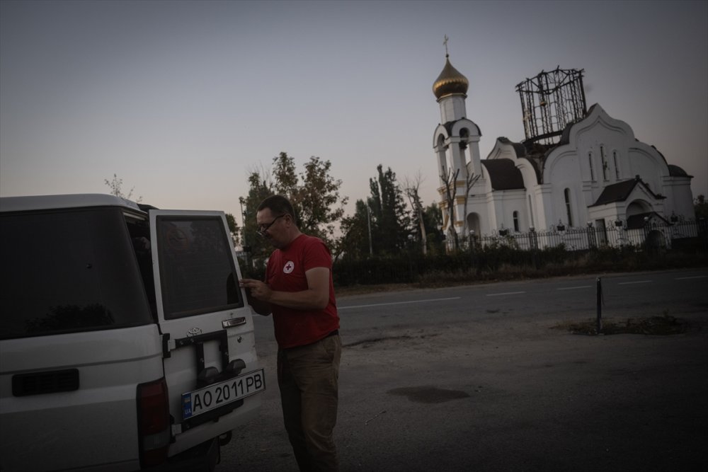 Saldırıya uğrayan siviller tahliye ediliyor