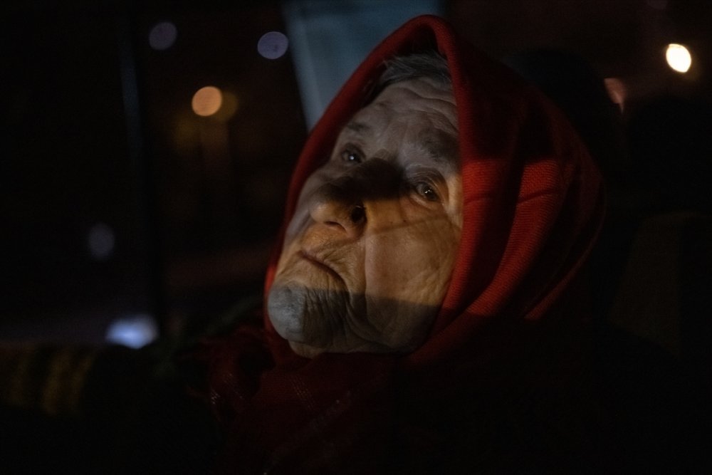 Saldırıya uğrayan siviller tahliye ediliyor