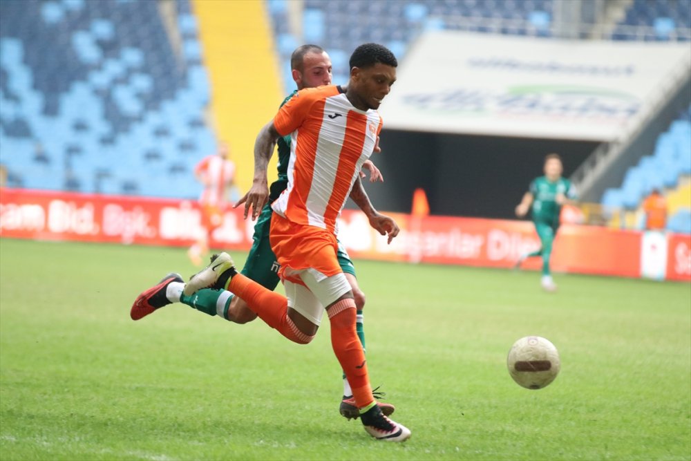 Giresunspor Dibe Demir Attı