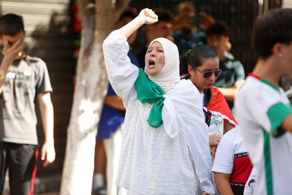 Cezayir’de, İsrail saldırıları altındaki Filistin’e destek gösterisi