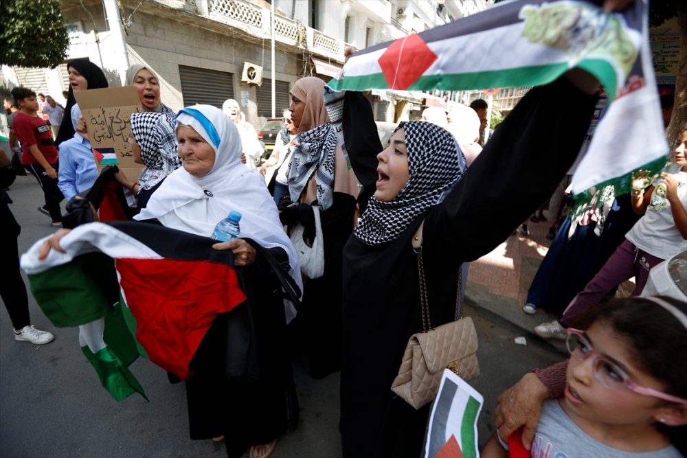 Cezayir’de, İsrail saldırıları altındaki Filistin’e destek gösterisi