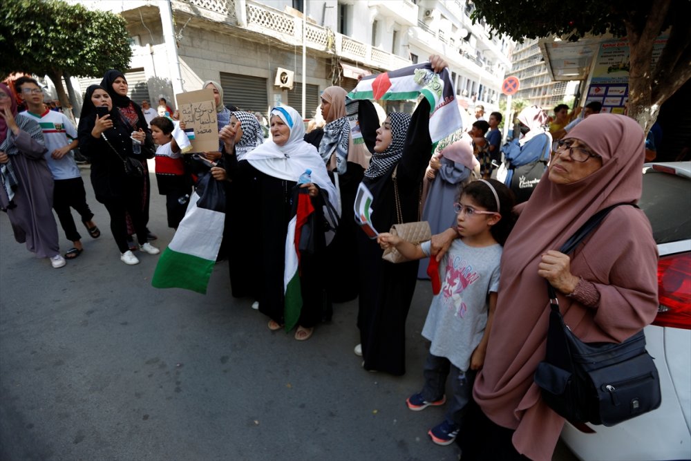 Cezayir’de, İsrail saldırıları altındaki Filistin’e destek gösterisi