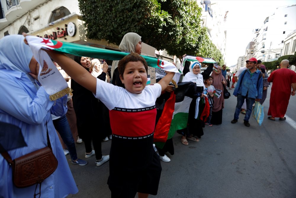 Cezayir’de, İsrail saldırıları altındaki Filistin’e destek gösterisi