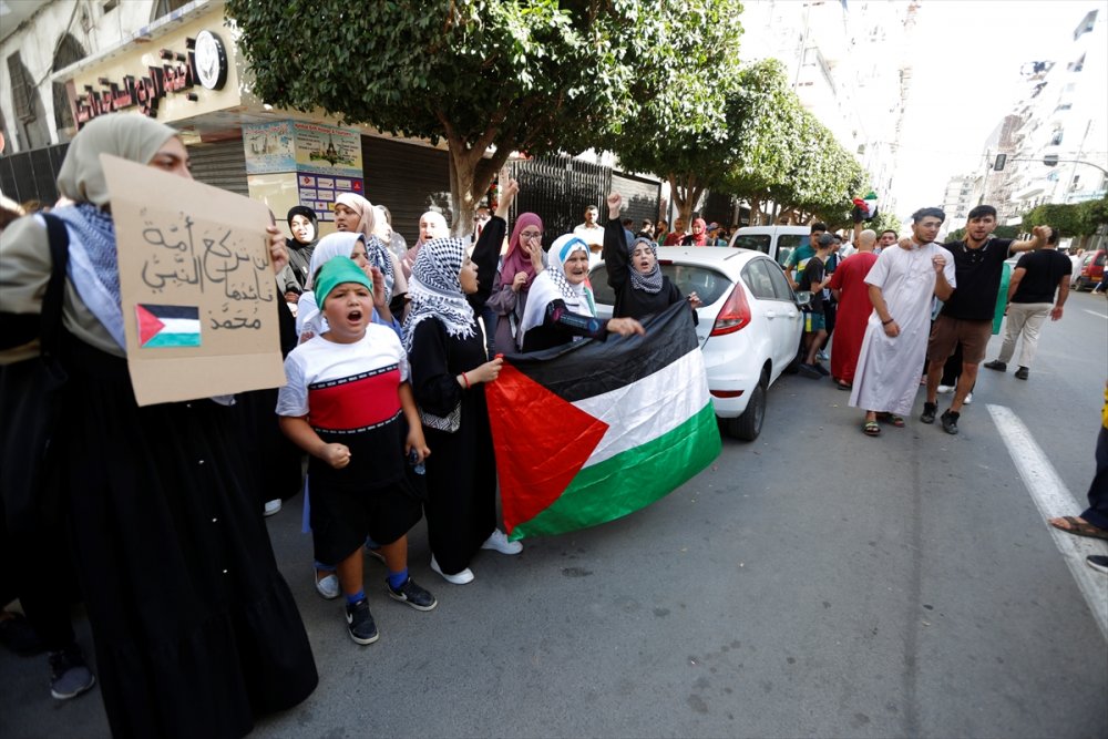 Cezayir’de, İsrail saldırıları altındaki Filistin’e destek gösterisi
