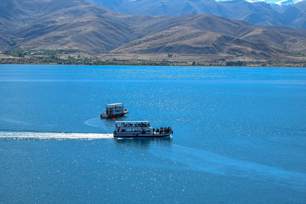 Van Gölü'ndeki Akdamar Adası, yüzlerce ziyaretçi alacak