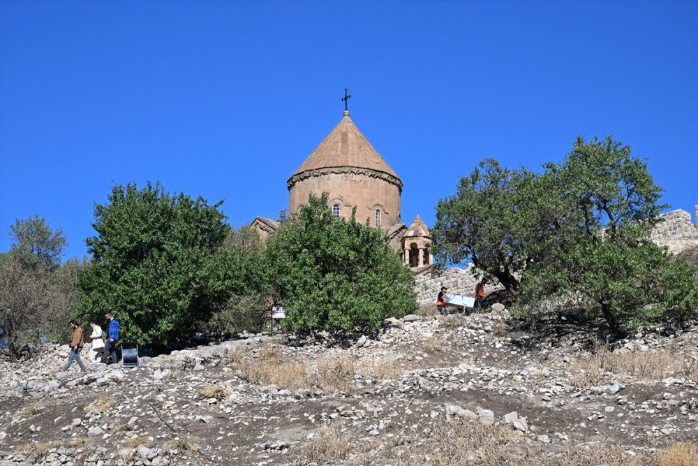 Van Gölü'ndeki Akdamar Adası, yüzlerce ziyaretçi alacak