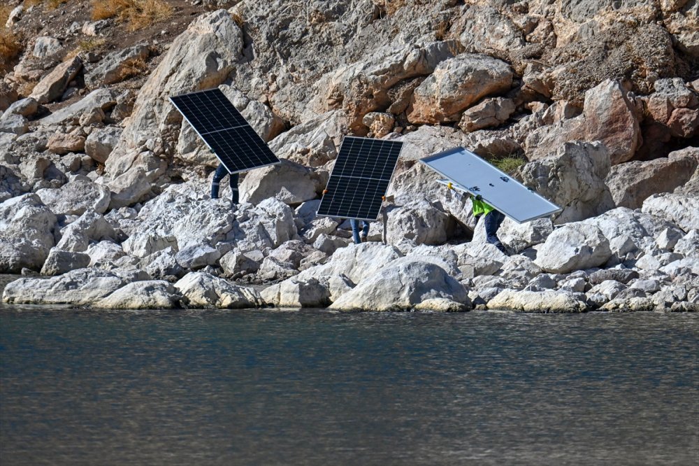 Van Gölü'ndeki Akdamar Adası, yüzlerce ziyaretçi alacak