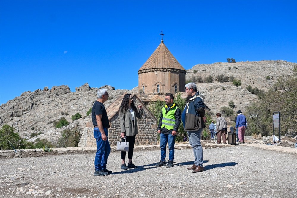 Van Gölü'ndeki Akdamar Adası, yüzlerce ziyaretçi alacak