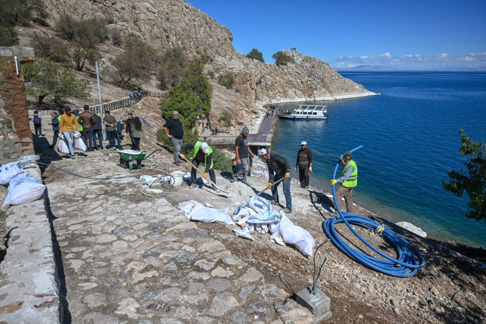 Van Gölü'ndeki Akdamar Adası, yüzlerce ziyaretçi alacak