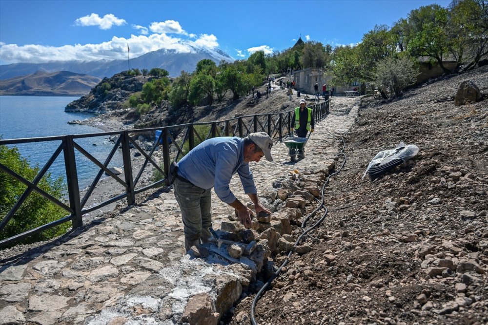 Van Gölü'ndeki Akdamar Adası, yüzlerce ziyaretçi alacak