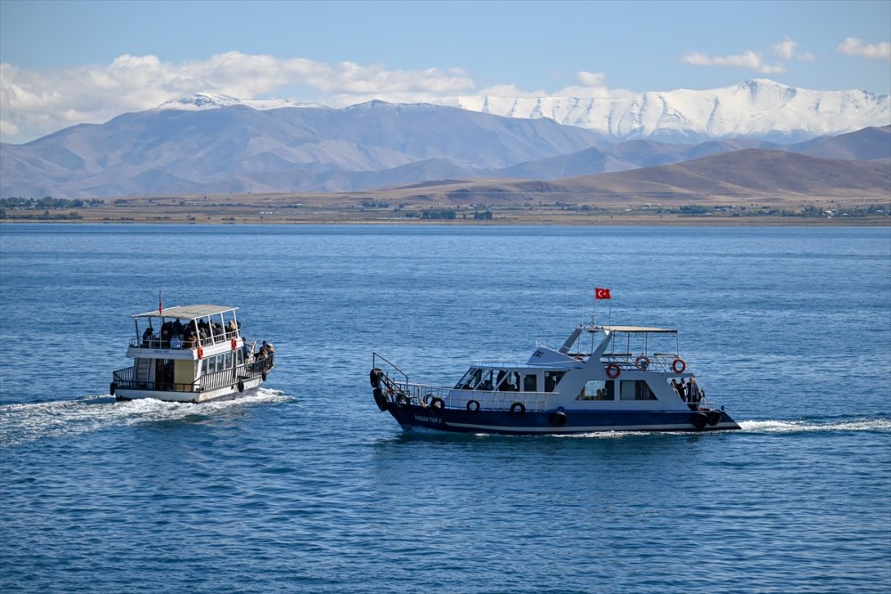 Van Gölü'ndeki Akdamar Adası, yüzlerce ziyaretçi alacak
